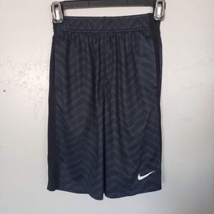 Nike Dri-Fit Boys Medium Basketball Shorts Blue Grey Chevron Stripes Athletic